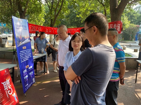 送崗直達家門口！瑞方人力支持打造就業(yè)服務(wù)小站定期舉辦招聘會 第3張