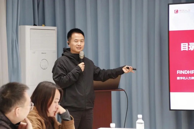 深入一線聽民意！成都市人大代表龔曉鷗在火車南站街道開展就業指導專題分享活動 第2張